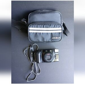 Minolta Freedom Zoom 90 - Point & Shoot 35mm Film Camera Untested W/Bag